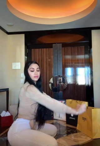 4. Erotic Jailyne Ojeda Ochoa Shows Big Butt