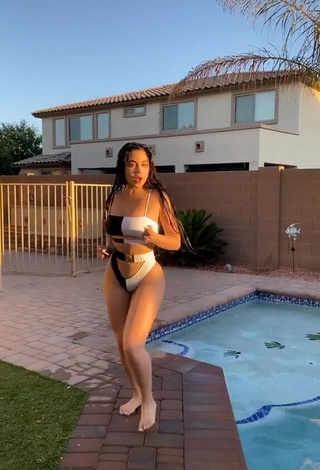 Sweetie Jailyne Ojeda Ochoa Shows Big Butt at the Pool