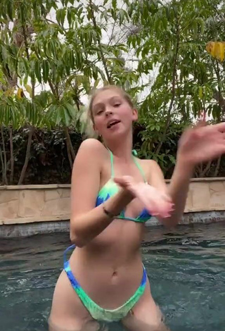 Hottie Jordyn Jones in Bikini at the Swimming Pool