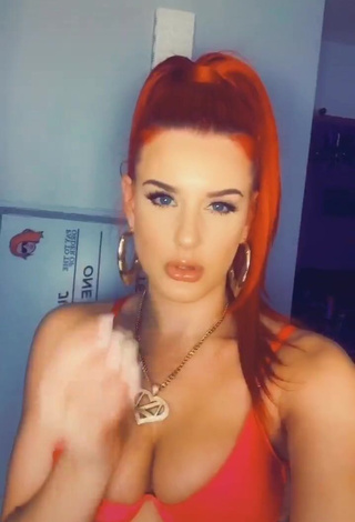 3. Sexy Justina Valentine Shows Cleavage in Pink Bikini Top