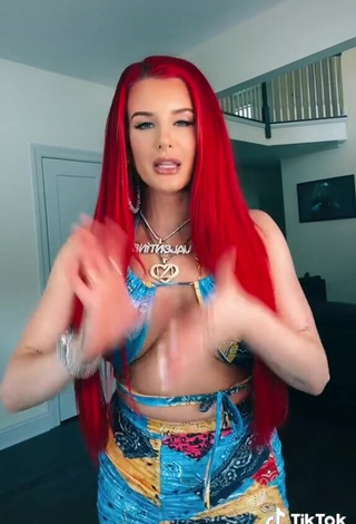 Sweet Justina Valentine in Cute Crop Top (Underboob)