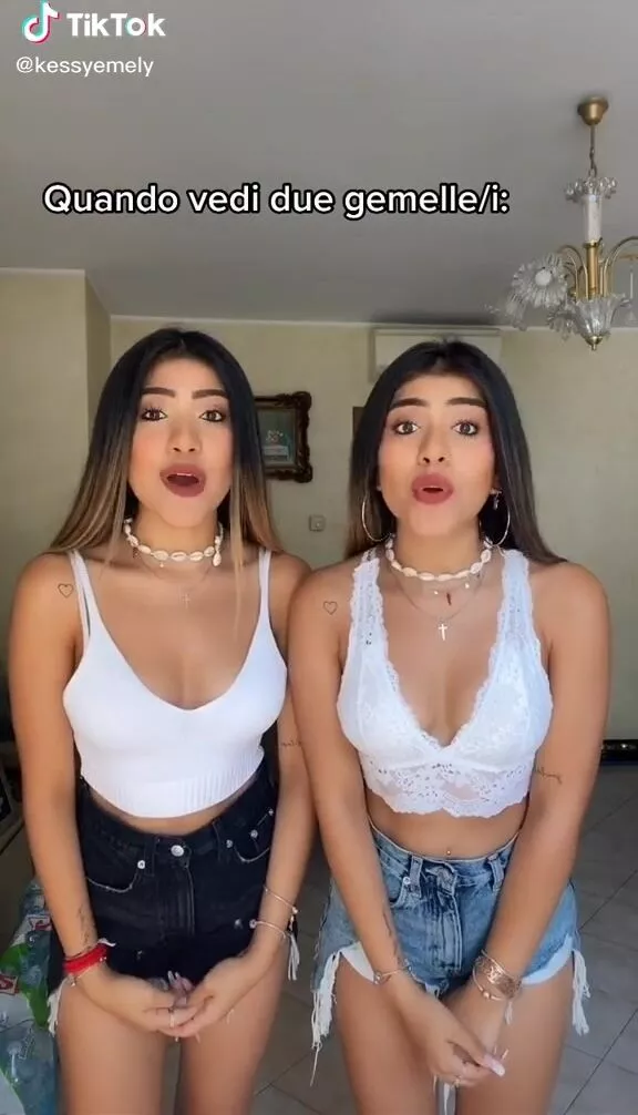 Hot Melissa & Cassandra Tejada Shows Cleavage in Crop Top