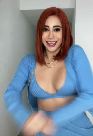 4. Sexy Kim Shantal Shows Cleavage in Blue Crop Top