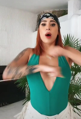 Hot Kim Shantal Shows Cleavage in Green Top