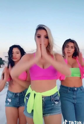 3. Hot Lele Pons Shows Cleavage in Crop Top