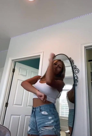 3. Sexy Alexis Ryan in White Crop Top