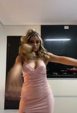 Sexy Lea Araujo Shows Cleavage in Pink Dress