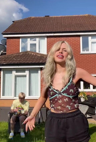 3. Hot Liana Jade Brooker in Crop Top