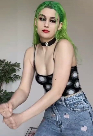 3. Sexy Lianayel in Crop Top