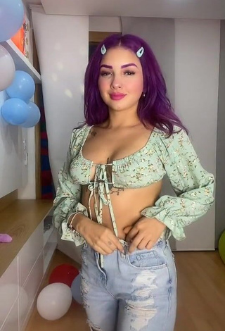 1. Hot Lilacoloridas in Floral Crop Top