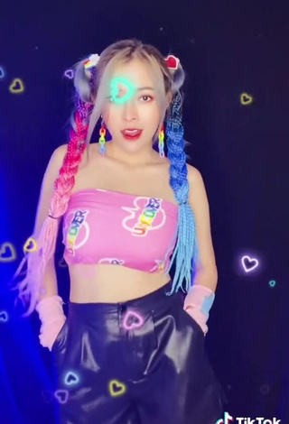 4. Hot Linh Barbie in Tube Top