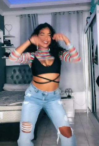 1. Cute Lisandra Barcelos Shows Cleavage in Black Crop Top