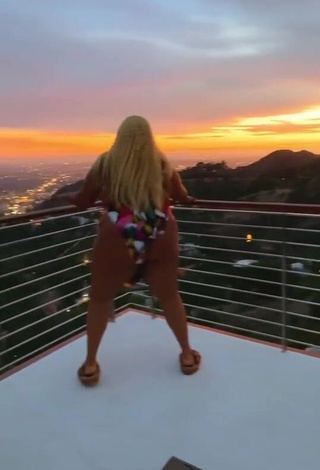 1. Hot Lizzo Shows Big Butt on the Balcony