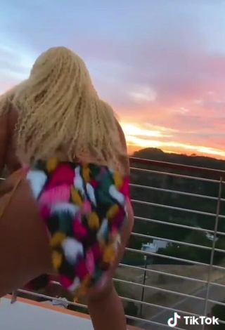 4. Hot Lizzo Shows Big Butt on the Balcony