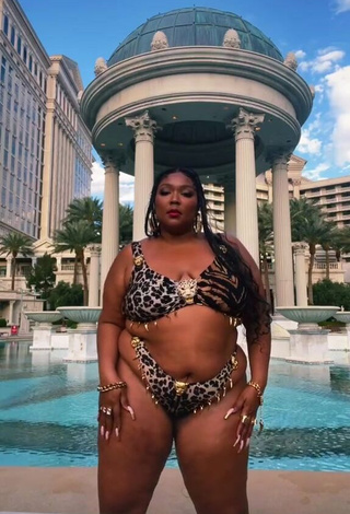 4. Sexy Lizzo Shows Big Butt at the Swimming Pool