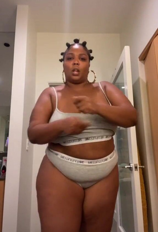 1. Cute Lizzo Shows Big Butt