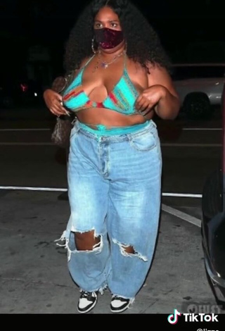 Hot Lizzo Shows Cleavage in Bikini Top