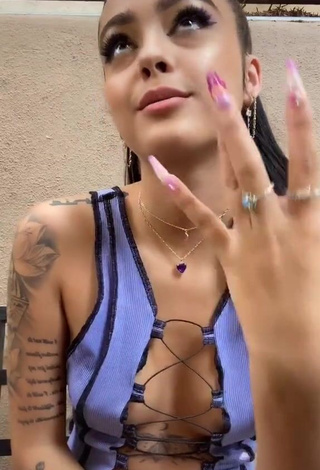 4. Hot Malu Trevejo Braless (Side Boob)