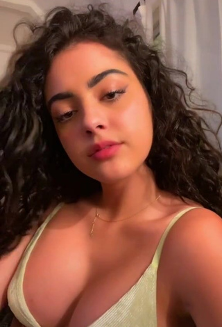 1. Alluring Malu Trevejo Shows Cleavage