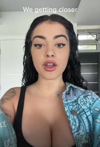 Magnificent Malu Trevejo Shows Cleavage