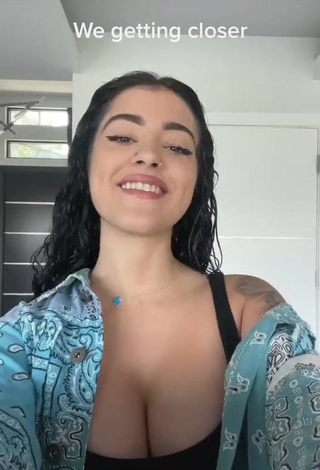 4. Magnificent Malu Trevejo Shows Cleavage