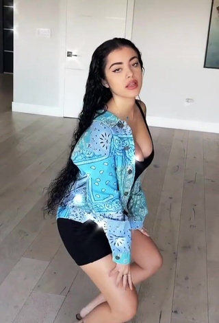 1. Hot Malu Trevejo Shows Cleavage in Black Overall