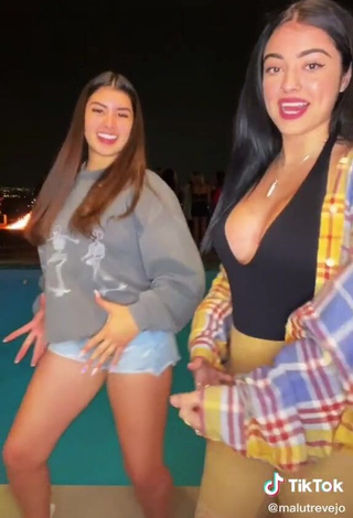 4. Hot Malu Trevejo Shows Cleavage in Top at the Pool