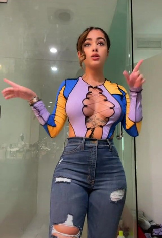 1. Adorable Malu Trevejo Shows Cleavage in Seductive Crop Top