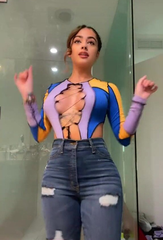 Adorable Malu Trevejo Shows Cleavage in Seductive Crop Top