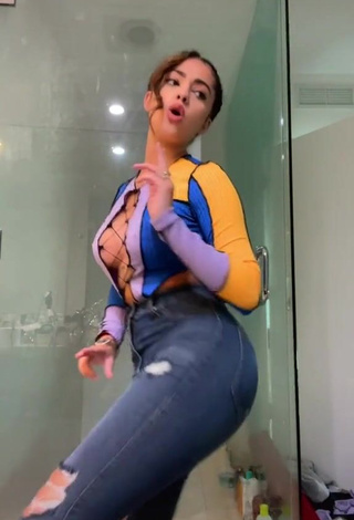 4. Adorable Malu Trevejo Shows Cleavage in Seductive Crop Top