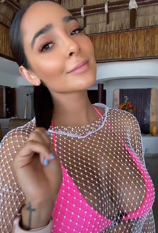 1. Desirable Manelyk González in Pink Bikini Top