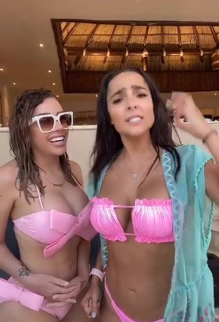 Cute Manelyk González Shows Cleavage in Pink Bikini