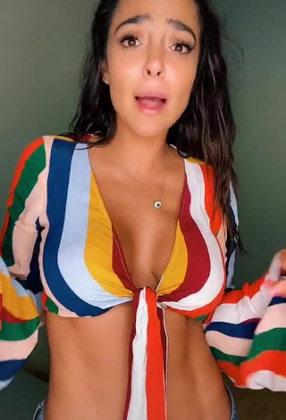 4. Hot Manelyk González Shows Cleavage in Striped Crop Top