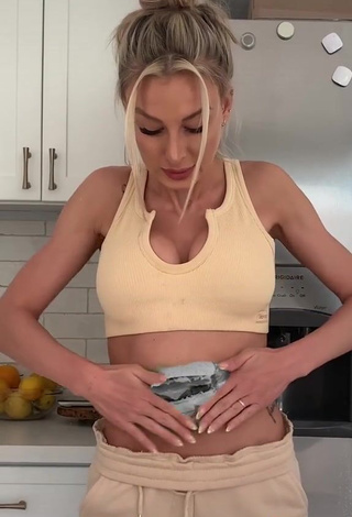 Sexy Marta Mielczarska Shows Cleavage in Beige Crop Top