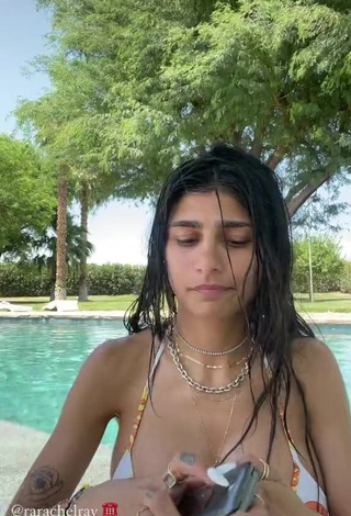 1. Hot Mia Khalifa Shows Cleavage in Bikini at the Pool