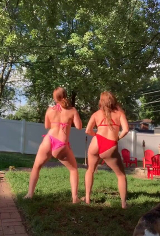 Elegant Mikaila Murphy Shows Butt while Twerking