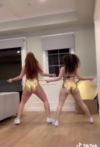 3. Wonderful Mikaila Murphy Shows Butt while Twerking