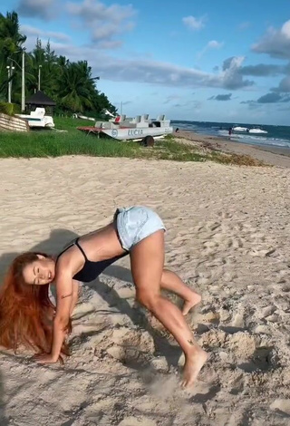 3. Hot Mirela Janis in Black Swimsuit at the Beach while Twerking