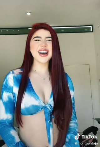 Sexy Paola Montserrat Pantoja Lizárraga in Crop Top