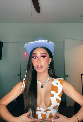 Hot Eva Gutowski Shows Cleavage in Crop Top