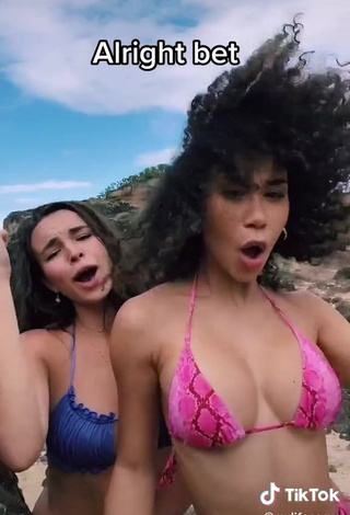 4. Hot Eva Gutowski in Bikini