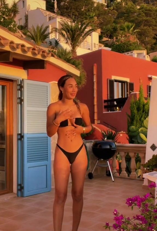 1. Hot Eva Gutowski Shows Butt on the Balcony