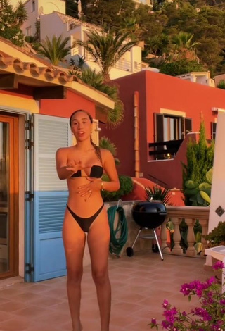 4. Hot Eva Gutowski Shows Butt on the Balcony