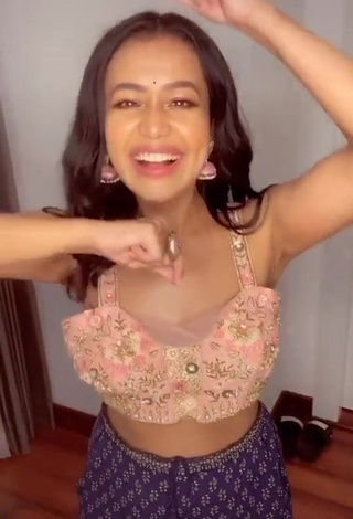 1. Hot Neha Kakkar in Floral Crop Top