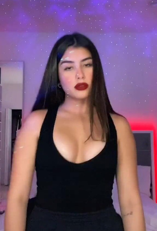 Sexy Nicole García Shows Cleavage in Black Top