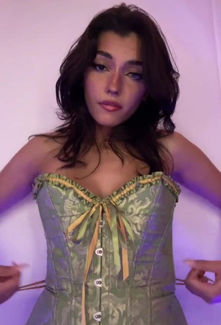 4. Hot Noor Dabash Shows Cleavage in Corset