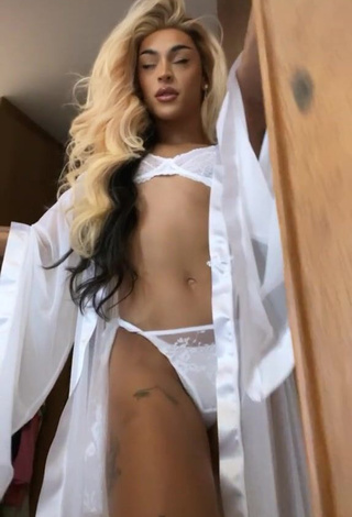 1. Hot Pabllo Vittar Shows Butt