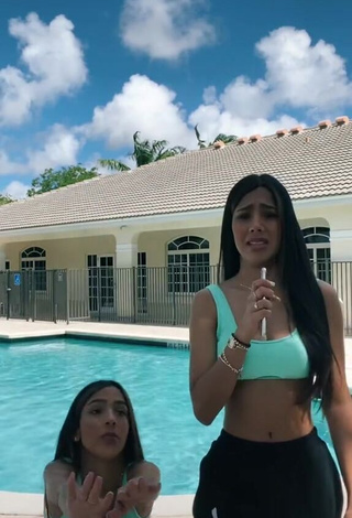 3. Sweetie Melanie & Meila Shows Cleavage in Blue Crop Top at the Pool