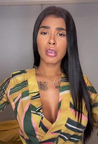 Hot Jully Oliveira Shows Cleavage in Floral Overall