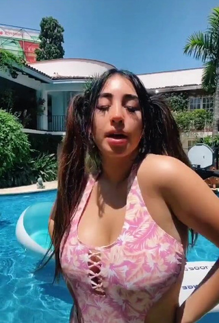 1. Sexy Ana Daniela Martínez Buenrostro Shows Cleavage in Swimsuit at the Pool